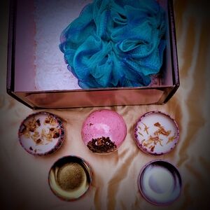 Blue Bath Pouf and Scented Candles Set